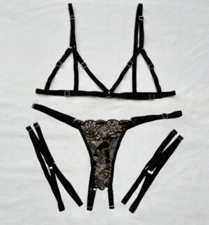 Conjunto arnés, tanga rutera de puntilla y ligas - Image 3